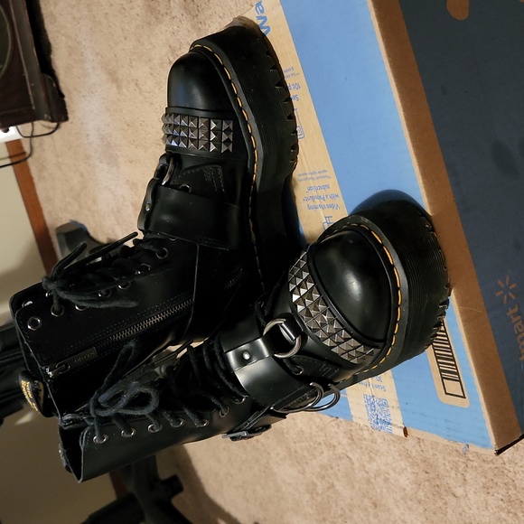 Dr. Martin's leather platform boots. Has hardware attached. Blk sz 5.5 - Picture 1 of 14